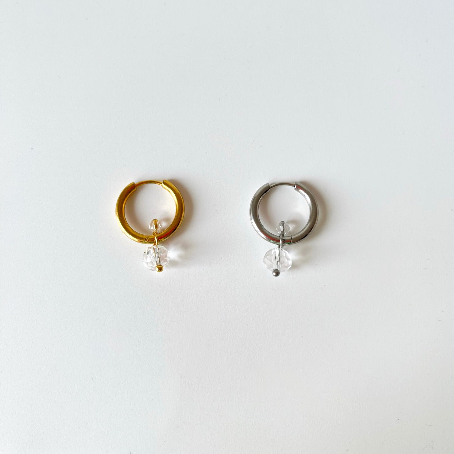 Boucle Twirl - perles en verre - mid ou big hoop  (à l'unité)
